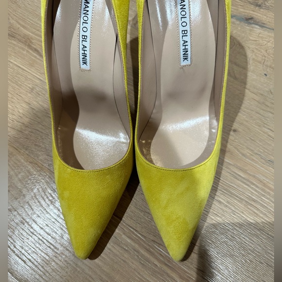 NEW Manolo Blahnik Yellow Suede BB Heels 39 - Picture 4 of 8